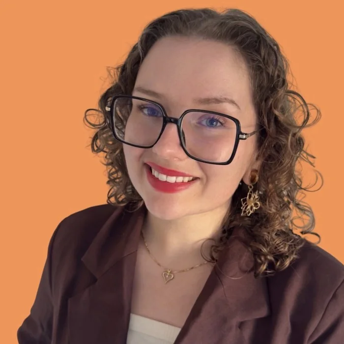 Sanne, founder of EasyDutchLearning